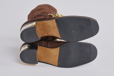 A pair of Gucci brown suede boots, 1970s - 6