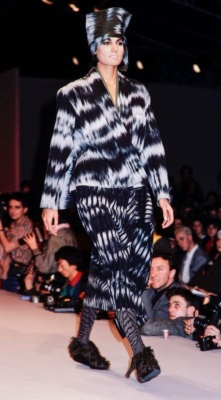 An Issey Miyake navy and white kasuri weave cotton skirt, Autumn-Winter 1985-86 - 2