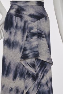 An Issey Miyake navy and white kasuri weave cotton skirt, Autumn-Winter 1985-86 - 4