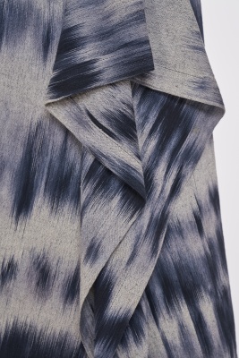 An Issey Miyake navy and white kasuri weave cotton skirt, Autumn-Winter 1985-86 - 5