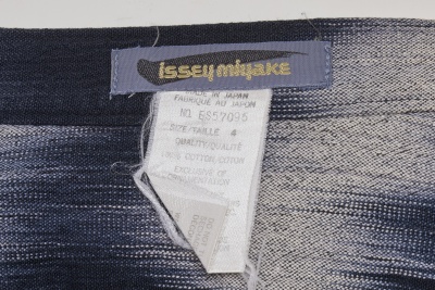 An Issey Miyake navy and white kasuri weave cotton skirt, Autumn-Winter 1985-86 - 6