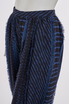 A pair of Issey Miyake black and blue wool trousers, Autumn-Winter 1982-83 - 5
