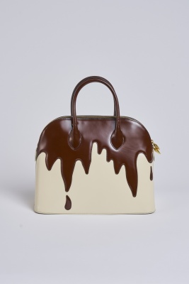 A Moschino 'Fudge the Fashionistas, Let Them Eat Cake' bag, circa 1996 - 3