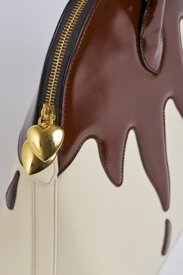 A Moschino 'Fudge the Fashionistas, Let Them Eat Cake' bag, circa 1996 - 6