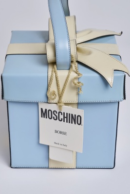 A Moschino blue and ivory 'Gift' bag, circa 1996 - 4