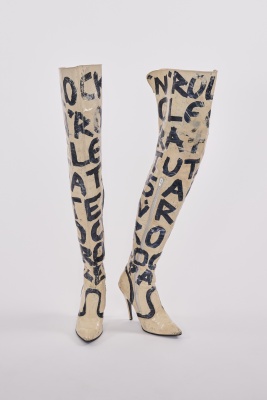 A pair of rare Stephen Sprouse graffiti-painted patent boots, late 1980s-early 1990s - 4