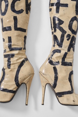 A pair of rare Stephen Sprouse graffiti-painted patent boots, late 1980s-early 1990s - 7