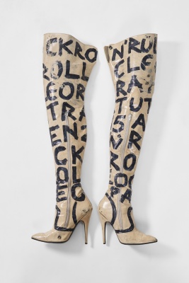 A pair of rare Stephen Sprouse graffiti-painted patent boots, late 1980s-early 1990s - 8