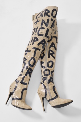 A pair of rare Stephen Sprouse graffiti-painted patent boots, late 1980s-early 1990s - 9