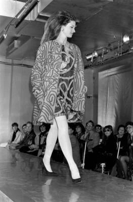 A Stephen Sprouse Keith Haring print wool coat, 'Burnout 88' collection, Spring-Summer 1988 - 3