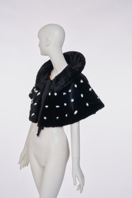 A rare Vivienne Westwood faux ermine capelet, 'Harris Tweed' collection, Autumn-Winter 1987-88 - 3
