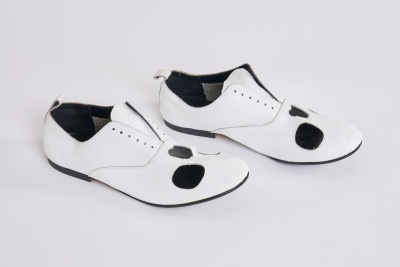 A pair of Comme des Gar&ccedil;ons men's white leather skull shoes, Spring-Summer 2011 - 3