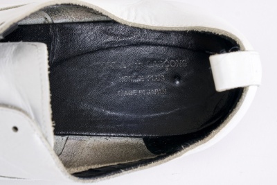 A pair of Comme des Gar&ccedil;ons men's white leather skull shoes, Spring-Summer 2011 - 5