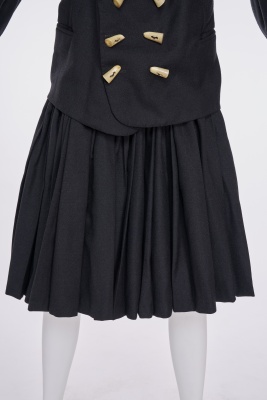 A Westwood/McLaren black wool serge suit, 'Witches' collection, Autumn-Winter 1983-84 - 7