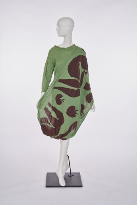 A Westwood/McLaren green toga dress, 'Nostalgia of Mud' (Buffalo) collection, Autumn-Winter 1982-83 - 9