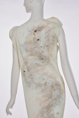 An Issey Miyake/Cai Guo-Qiang Guest Artists Series 4 'Gunpowder Dragon' dress, 1998 - 6