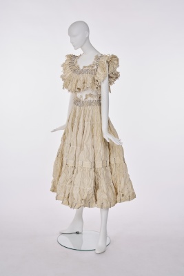 A Norma Kamali ivory cotton parachute ensemble, Autumn-Winter 1977-78 - 3