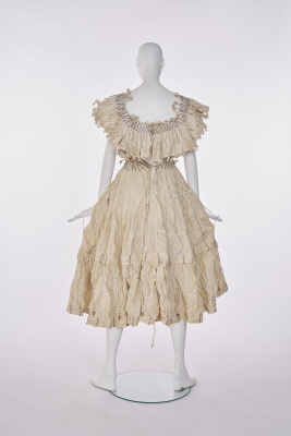 A Norma Kamali ivory cotton parachute ensemble, Autumn-Winter 1977-78 - 4