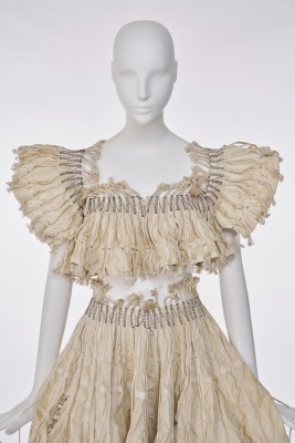A Norma Kamali ivory cotton parachute ensemble, Autumn-Winter 1977-78 - 6