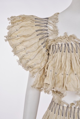 A Norma Kamali ivory cotton parachute ensemble, Autumn-Winter 1977-78 - 8