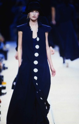 A fine Yohji Yamamoto shibori dyed black wool coat, Autumn-Winter 1993-94 - 2