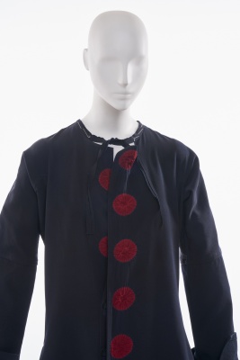 A fine Yohji Yamamoto shibori dyed black wool coat, Autumn-Winter 1993-94 - 6