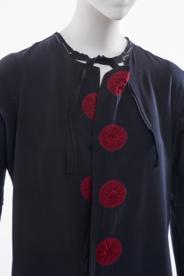 A fine Yohji Yamamoto shibori dyed black wool coat, Autumn-Winter 1993-94 - 7