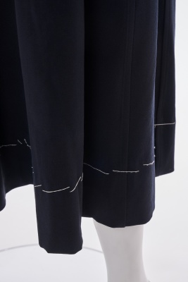 A fine Yohji Yamamoto shibori dyed black wool coat, Autumn-Winter 1993-94 - 11