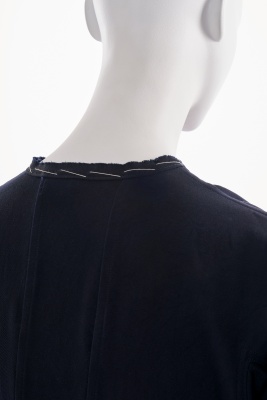 A fine Yohji Yamamoto shibori dyed black wool coat, Autumn-Winter 1993-94 - 12