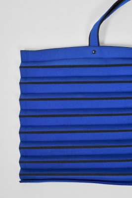 An Issey Miyake pleated 'bow' bag, 1990s - 5