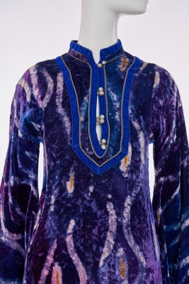 A Thea Porter printed crushed velvet jillayeh, circa 1969 - 5