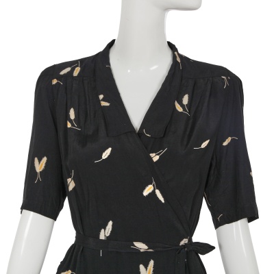 A Comme des Gar&ccedil;ons printed navy rayon wrap-dress, 1970s - 5