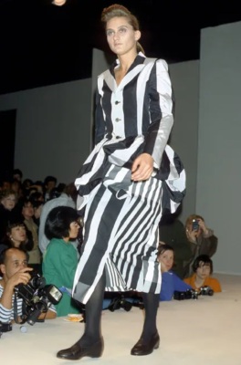 A Comme des Gar&ccedil;ons black and grey ensemble, 'Bonding' collection, Autumn-Winter 1986-87 - 4