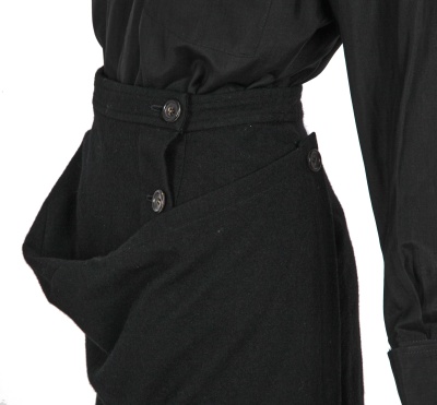 A Comme des Gar&ccedil;ons black wool and silk ensemble, 'Bonding' collection, Autumn-Winter 1986-87 - 5