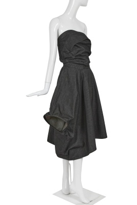 A Comme des Gar&ccedil;ons grey denim dress, 'Young Chic, No Shoulder' collection, Spring-Summer 1987 - 3