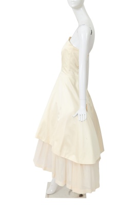 A Comme des Gar&ccedil;ons white satin ball gown, 'Red is Black' collection, Autumn-Winter 1988-89 - 3