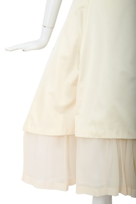 A Comme des Gar&ccedil;ons white satin ball gown, 'Red is Black' collection, Autumn-Winter 1988-89 - 5