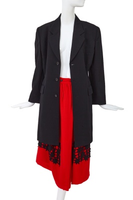 A Comme des Gar&ccedil;ons black and red wool ensemble, 'Red is Black' collection, Autumn-Winter 1988-89 - 5