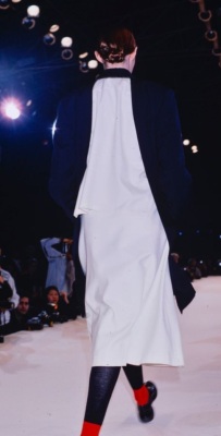 A Comme des Gar&ccedil;ons black and red wool ensemble, 'Red is Black' collection, Autumn-Winter 1988-89 - 9