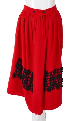 A Comme des Gar&ccedil;ons black and red wool ensemble, 'Red is Black' collection, Autumn-Winter 1988-89 - 13