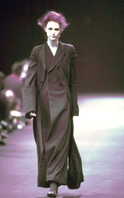 A Comme des Gar&ccedil;ons black wool suit, 'Lilith' collection, Autumn-Winter 1992-93 - 6