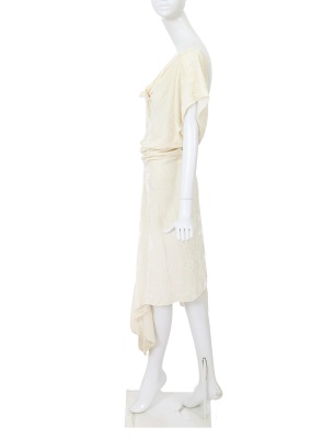 A Comme des Gar&ccedil;ons white velvet dress, 'Metamorphosis' collection, Autumn-Winter 1994-95 - 3