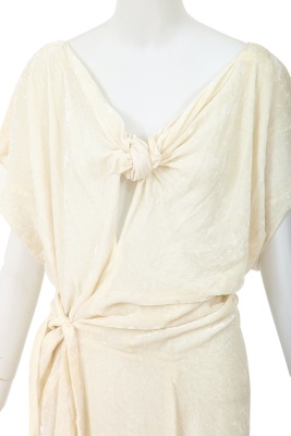 A Comme des Gar&ccedil;ons white velvet dress, 'Metamorphosis' collection, Autumn-Winter 1994-95 - 5