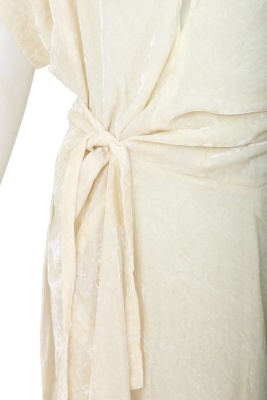 A Comme des Gar&ccedil;ons white velvet dress, 'Metamorphosis' collection, Autumn-Winter 1994-95 - 6