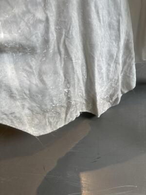 A Comme des Gar&ccedil;ons white velvet dress, 'Metamorphosis' collection, Autumn-Winter 1994-95 - 10