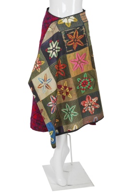 A Comme des Gar&ccedil;ons embroidered and printed ensemble, 'Transformed Glamour' collection, Autumn-Winter 1999-2000 - 8