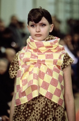 A Comme des Gar&ccedil;ons embroidered and sequined ensemble, 'Transformed Glamour' collection, Autumn-Winter 1999-2000 - 6