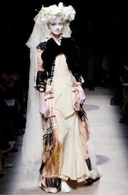 A Comme des Gar&ccedil;ons trompe l'&oelig;il ensemble, 'Broken Bride' collection, Autumn-Winter 2005-06 - 2