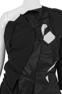 A Comme des Gar&ccedil;ons asymmetric black dress, 'Crush' collection, Spring-Summer 2013 - 6
