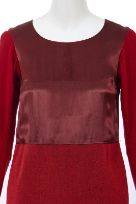 A Junya Watanabe/Comme des Gar&ccedil;ons red wool and satin dress, Autumn-Winter 1996-97 - 4